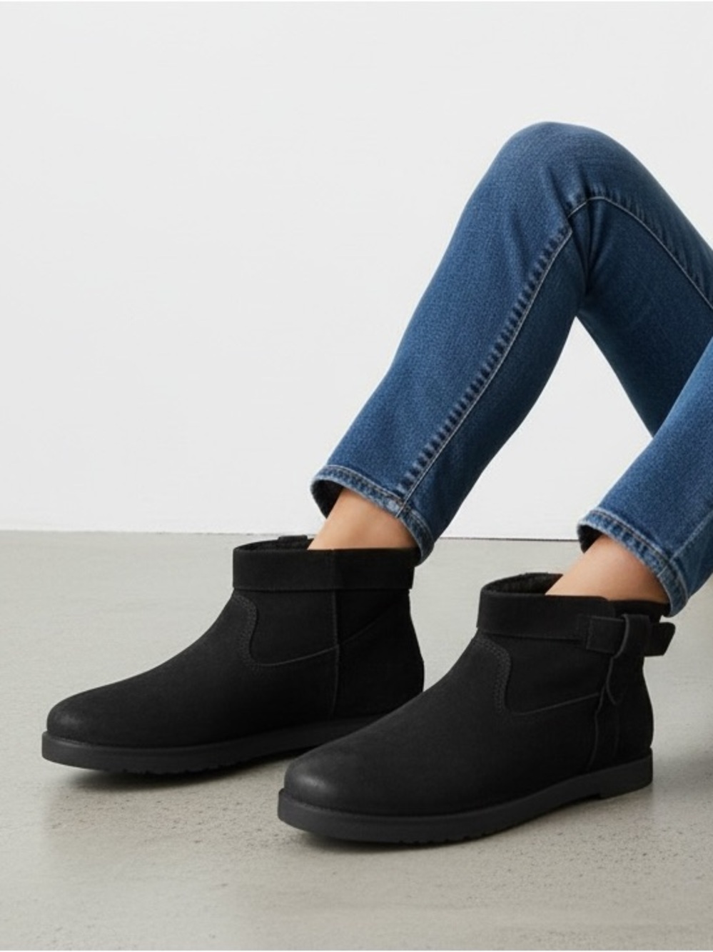 UGG Josefene Cuff Black Suede Ankle Boot Bootie Sz 8